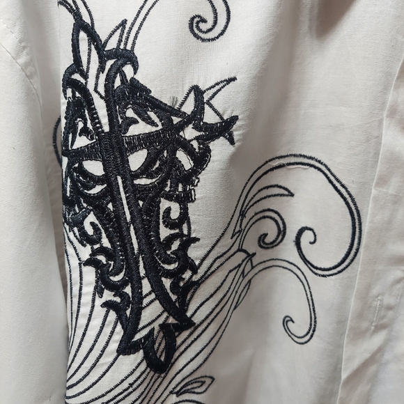 Milanomoda Men's Size Medium White with Black Design Detail on Front & Back - Picture 3 of 8